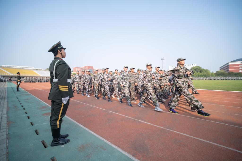 亳州学院军训图片